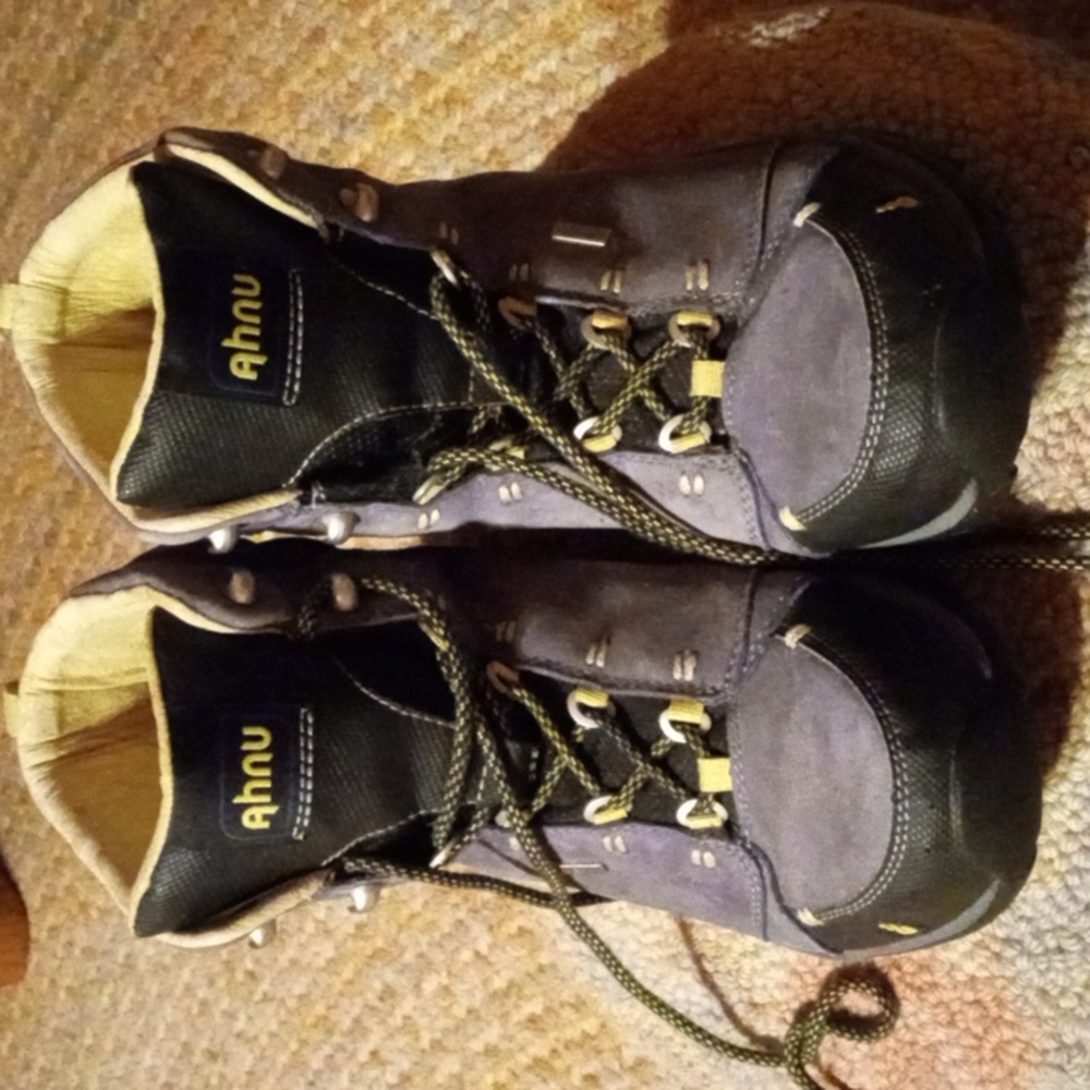 Ahnu Montara Event Mid Hiking Boots 8